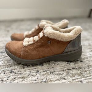 Bzees Golden Faux Fur Trim Slip-On Bootie Sneaker Toffee‎ Fabric Size 8.5 M